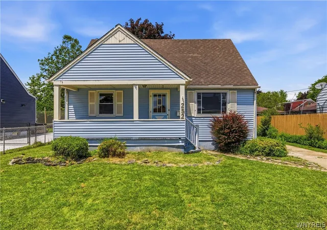 Photo 3 of Sale Pending at 252 Edward St, North Tonawanda, NY 14120 | MLS# B1709912 | Listing updated on 2026-09-12
