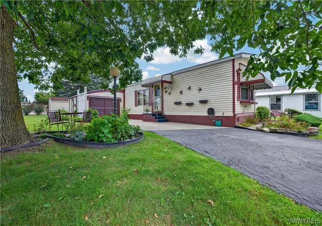 Photo 3 of Sale Pending at 18 Alsace St, West Seneca, NY 14224 | MLS# B1709187 | Listing updated on 2026-09-02