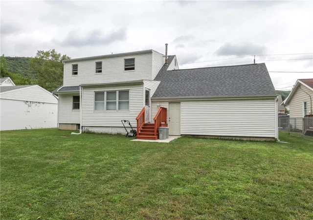 Photo 2 of Single family home for sale at 39 High St, Corning City, NY 14830 | MLS# R1709906 | Listing updated on 2026-09-07