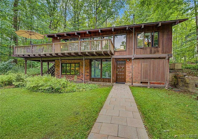 Photo 2 of Sale Pending at 5486 Allen Dr, Boston, NY 14075 | MLS# B1709549 | Listing updated on 2026-09-10