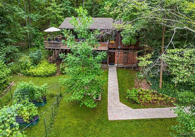 Photo 3 of Sale Pending at 5486 Allen Dr, Boston, NY 14075 | MLS# B1709549 | Listing updated on 2026-09-10