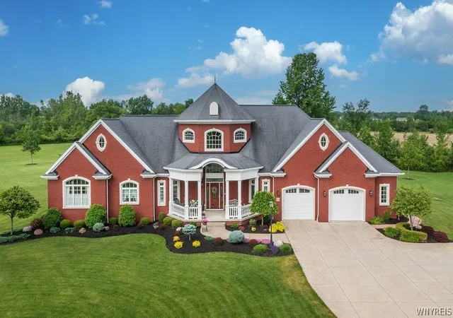 Photo 1 of Single family home for sale at 6976 Mystic Ct, Clarence, NY 14032 | MLS# B1709911 | Listing updated on 2026-08-27