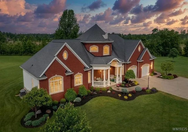 Photo 2 of Single family home for sale at 6976 Mystic Ct, Clarence, NY 14032 | MLS# B1709911 | Listing updated on 2026-08-27