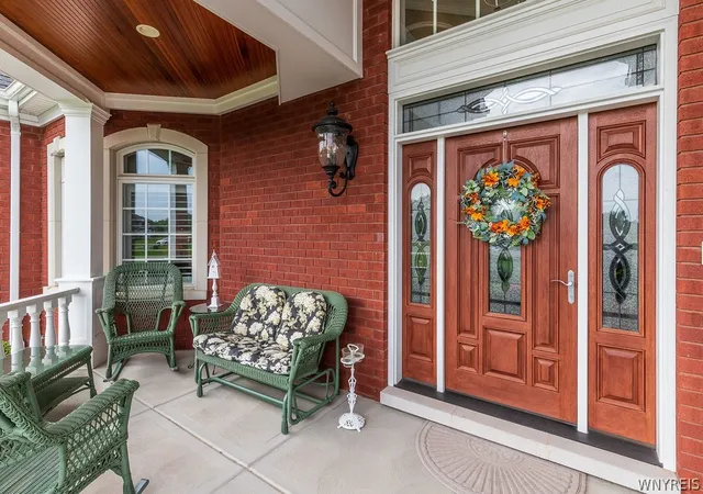 Photo 3 of Single family home for sale at 6976 Mystic Ct, Clarence, NY 14032 | MLS# B1709911 | Listing updated on 2026-08-27