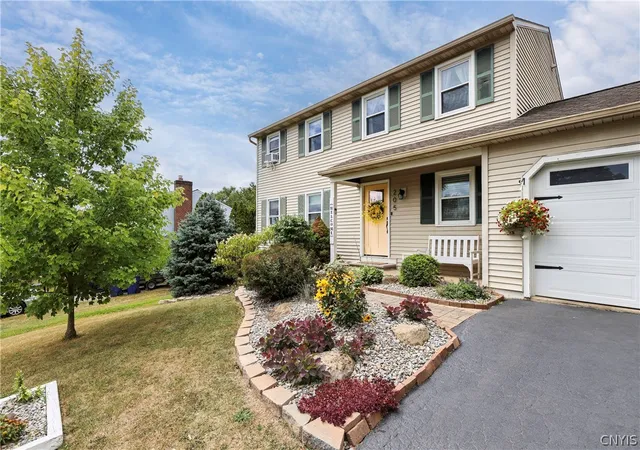 Photo 3 of Single family home for sale at 205 Sizzano, Camillus, NY 13209 | MLS# S1708893 | Listing updated on 2026-09-15