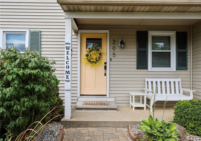 Photo 4 of Single family home for sale at 205 Sizzano, Camillus, NY 13209 | MLS# S1708893 | Listing updated on 2026-09-15