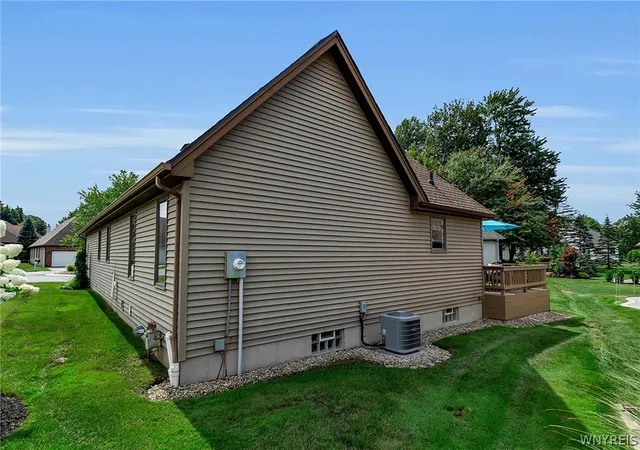 Photo 3 of Sale Pending at 15 Heathrow Ct, Clarence, NY 14221 | MLS# B1709541 | Listing updated on 2026-09-08