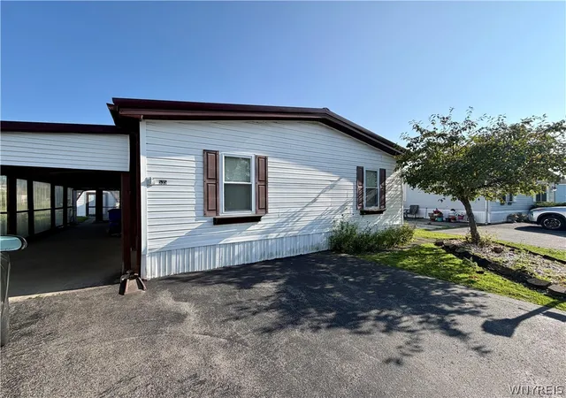 Photo 2 of Manufactured home for sale at 535 Applewood Dr, Lockport Town, NY 14094 | MLS# B1709655 | Listing updated on 2026-08-25