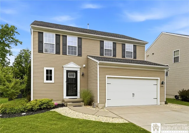 Photo 3 of Sale Pending at 6104 Woodford Dr, Hamburg, NY 14085 | MLS# R1710009 | Listing updated on 2026-09-11