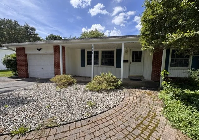 Photo 3 of Sale Pending at 121 Hillary Dr, Chili, NY 14624 | MLS# R1709717 | Listing updated on 2026-09-02