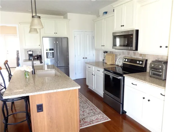 Photo 3 of Sale Pending at 31 Thames Dr, Henrietta, NY 14586 | MLS# R1710031 | Listing updated on 2026-09-02