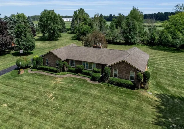 Photo 3 of Sale Pending at 3999 Lake Rd, Murray, NY 14470 | MLS# B1707118 | Listing updated on 2026-09-07