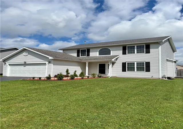 Photo 3 of Single family home for sale at 12 Tynedale, Chili, NY 14514 | MLS# R1710012 | Listing updated on 2026-09-13