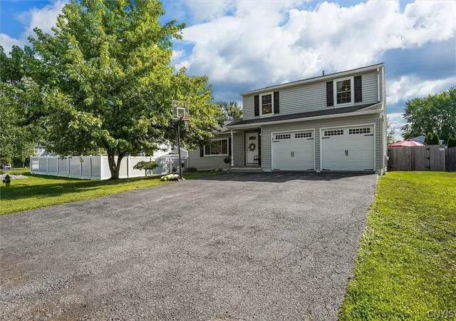 Photo 3 of Sale Pending at 4059 Sweet Gum Ln, Clay, NY 13090 | MLS# S1704449 | Listing updated on 2026-08-31