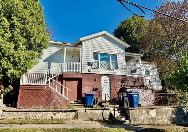 Photo 3 of Single family home for sale at 117 Seward St, Syracuse, NY 13203 | MLS# S1710079 | Listing updated on 2026-09-08