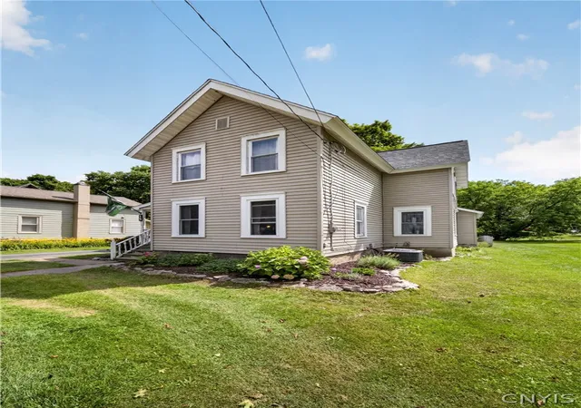 Photo 3 of Single family home for sale at 15 Green St, Camillus, NY 13031 | MLS# S1708227 | Listing updated on 2026-09-09