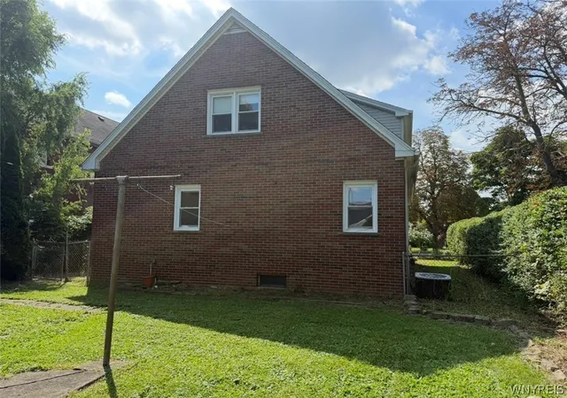 Photo 2 of Sale Pending at 563 27th St, Niagara Falls, NY 14301 | MLS# B1710082 | Listing updated on 2026-09-14