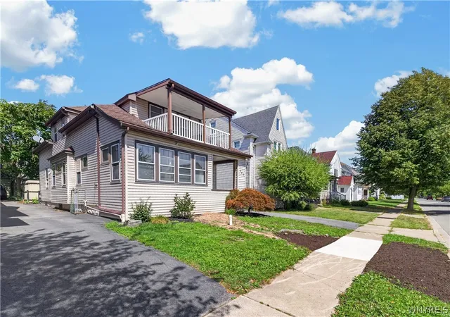 Photo 3 of Sale Pending at 250 Euclid Ave, Tonawanda, NY 14217 | MLS# B1709288 | Listing updated on 2026-09-02