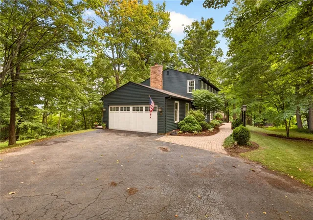 Photo 3 of Sale Pending at 148 Bent Oak, Perinton, NY 14450 | MLS# R1709931 | Listing updated on 2026-09-02