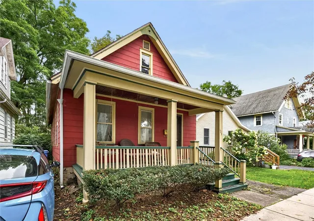 Photo 2 of Sale Pending at 123 Oakland St, Rochester, NY 14620 | MLS# R1709949 | Listing updated on 2026-09-12