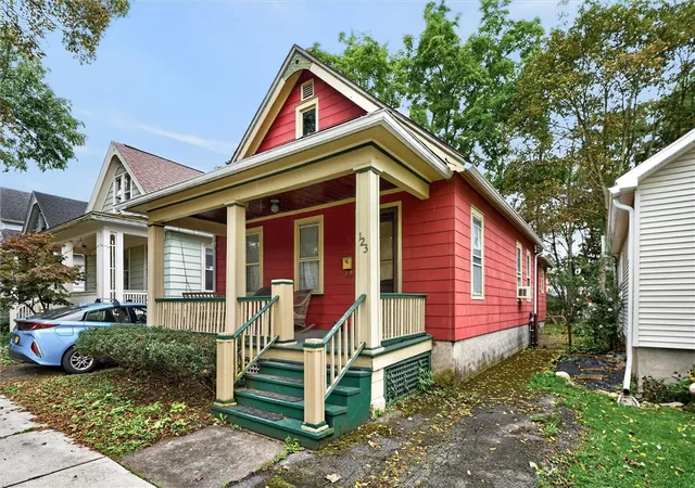 Photo 3 of Sale Pending at 123 Oakland St, Rochester, NY 14620 | MLS# R1709949 | Listing updated on 2026-09-12