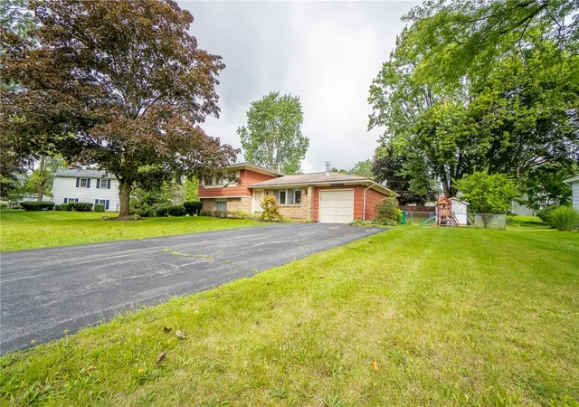 Photo 3 of Sale Pending at 49 Gateway Rd, Chili, NY 14624 | MLS# R1710034 | Listing updated on 2026-09-02