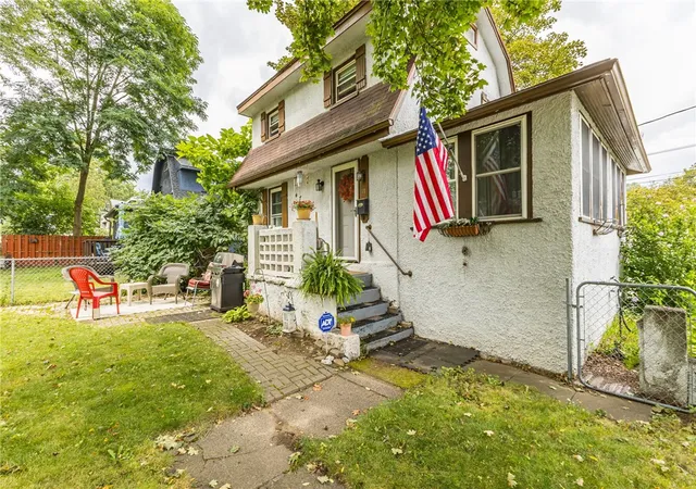 Photo 3 of Single family home for sale at 11 Woodneath Crescent, East Rochester, NY 14445 | MLS# R1709729 | Listing updated on 2026-08-27