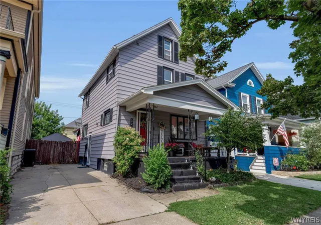 Photo 1 of Sale Pending at 32 Warren Ave, Tonawanda, NY 14217 | MLS# B1710160 | Listing updated on 2026-09-08