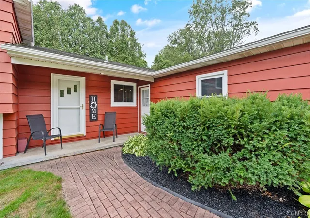 Photo 3 of Sale Pending at 4128 Willowbrook Dr, Clay, NY 13090 | MLS# S1710007 | Listing updated on 2026-09-02