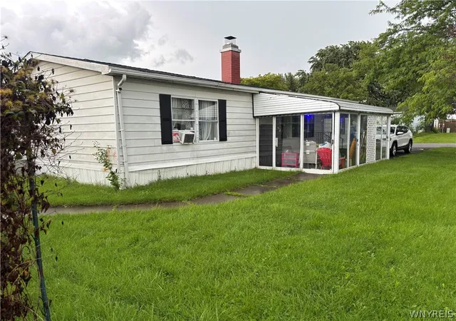 Photo 2 of Manufactured home for sale at 329 Applewood, Lockport Town, NY 14094 | MLS# B1709318 | Listing updated on 2026-09-15