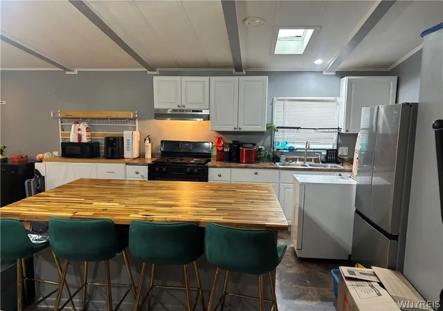 Photo 3 of Manufactured home for sale at 329 Applewood, Lockport Town, NY 14094 | MLS# B1709318 | Listing updated on 2026-09-15