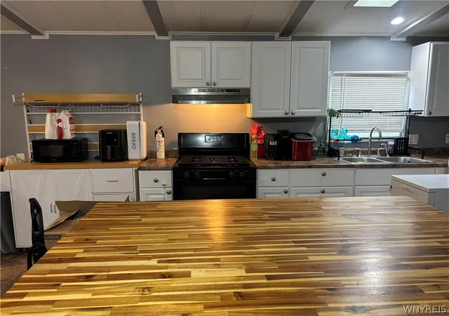 Photo 4 of Manufactured home for sale at 329 Applewood, Lockport Town, NY 14094 | MLS# B1709318 | Listing updated on 2026-09-15