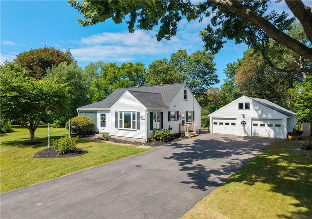 Photo 1 of Sale Pending at 480 Pineview Dr, Webster, NY 14580 | MLS# R1708982 | Listing updated on 2026-09-02