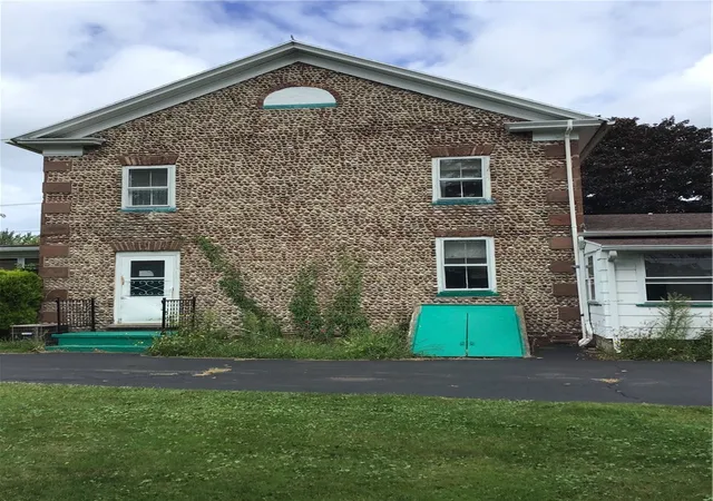 Photo 2 of Single family home for sale at 6952 Ontario Center Rd, Ontario, NY 14519 | MLS# R1709946 | Listing updated on 2026-09-08