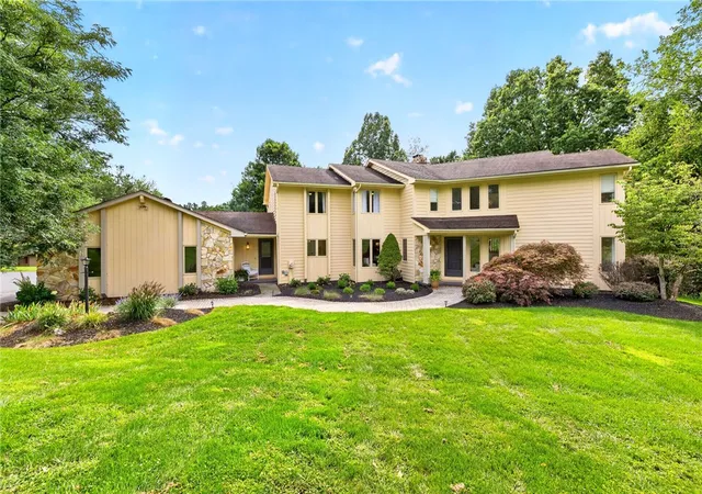 Photo 1 of Sale Pending at 11 Pondview Dr, Perinton, NY 14534 | MLS# R1709065 | Listing updated on 2026-09-04