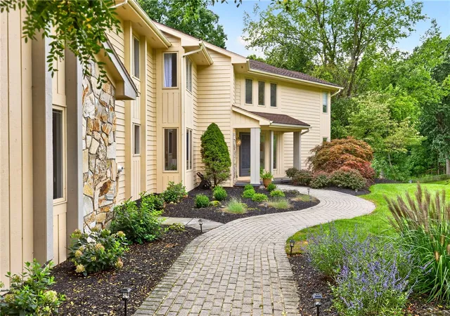 Photo 2 of Sale Pending at 11 Pondview Dr, Perinton, NY 14534 | MLS# R1709065 | Listing updated on 2026-09-04