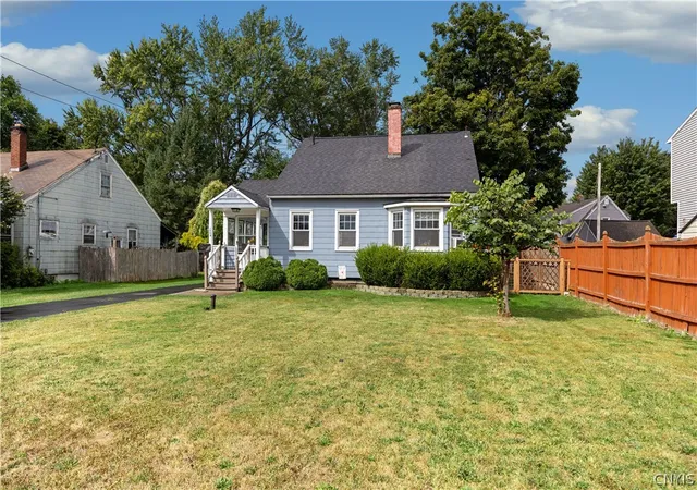 Photo 2 of Single family home for sale at 1249 Tulip St, Clay, NY 13090 | MLS# S1709530 | Listing updated on 2026-09-13