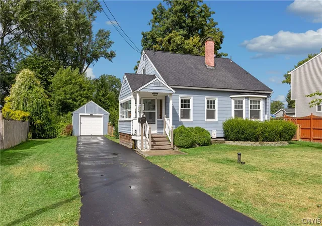 Photo 3 of Single family home for sale at 1249 Tulip St, Clay, NY 13090 | MLS# S1709530 | Listing updated on 2026-09-13