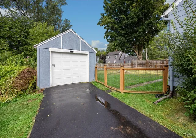 Photo 3 of Single family home for sale at 1249 Tulip St, Clay, NY 13090 | MLS# S1709530 | Listing updated on 2026-09-13