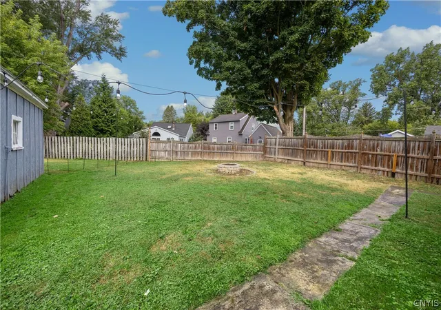Photo 4 of Single family home for sale at 1249 Tulip St, Clay, NY 13090 | MLS# S1709530 | Listing updated on 2026-09-13