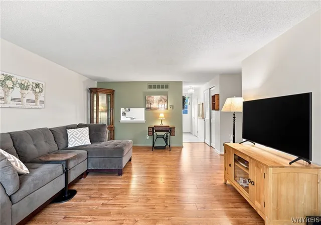 Photo 2 of Sale Pending at 25 Stoneledge Ct, Amherst, NY 14221 | MLS# B1710204 | Listing updated on 2026-08-28