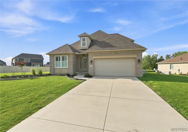Photo 3 of Sale Pending at 8 Samantha Ct, West Seneca, NY 14224 | MLS# B1709235 | Listing updated on 2026-09-14