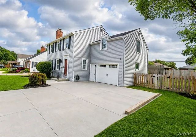 Photo 2 of Sale Pending at 90 Park Forest Dr, Amherst, NY 14221 | MLS# B1709649 | Listing updated on 2026-09-09