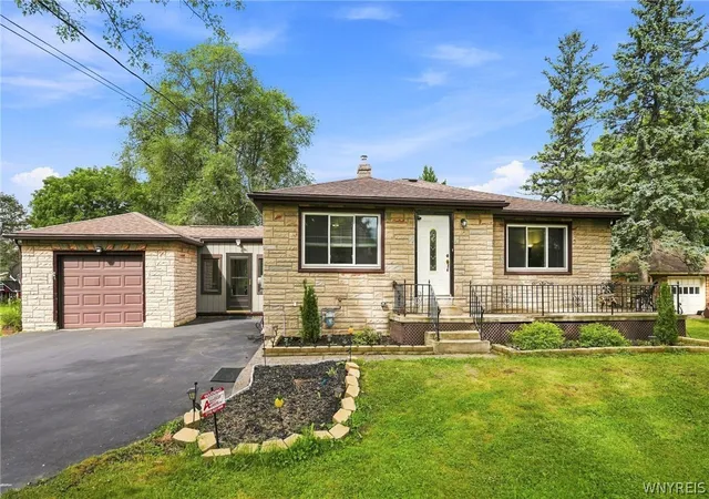 Photo 1 of Single family home for sale at 100 Brompton Rd, Amherst, NY 14221 | MLS# B1709962 | Listing updated on 2026-09-02