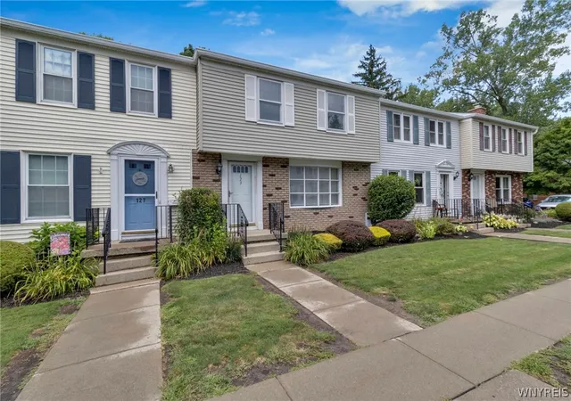 Photo 2 of Condo for sale at 129 Sundridge Dr, Amherst, NY 14228 | MLS# B1707702 | Listing updated on 2026-09-01