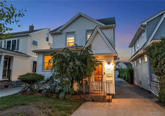 Photo 2 of Single family home for sale at 218 Mckinley Ave, Tonawanda, NY 14217 | MLS# B1708278 | Listing updated on 2026-09-20