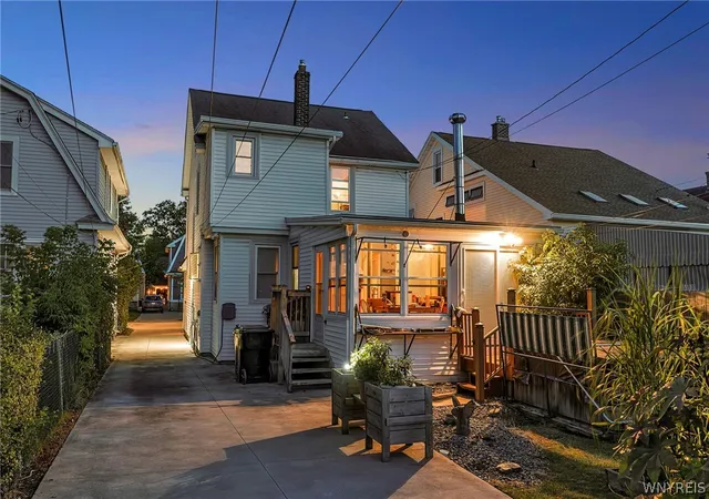 Photo 3 of Single family home for sale at 218 Mckinley Ave, Tonawanda, NY 14217 | MLS# B1708278 | Listing updated on 2026-09-20