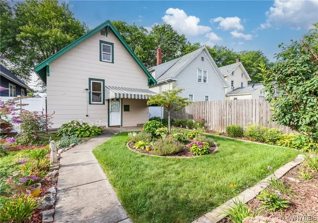 Photo 3 of Sale Pending at 2462 Willow Ave, Niagara Falls, NY 14305 | MLS# B1710277 | Listing updated on 2026-09-05