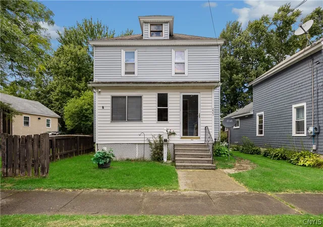 Photo 2 of Single family home for sale at 223 E Elm St, Oneida, NY 13421 | MLS# S1710307 | Listing updated on 2026-08-27