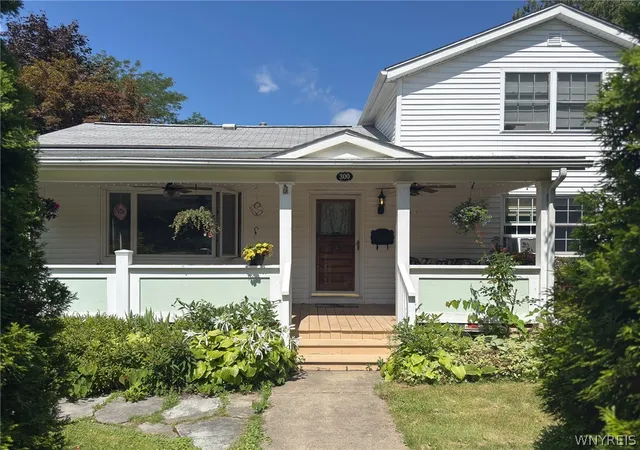 Photo 2 of Single family home for sale at 300 Oneida St, Lewiston, NY 14092 | MLS# B1710323 | Listing updated on 2026-08-27